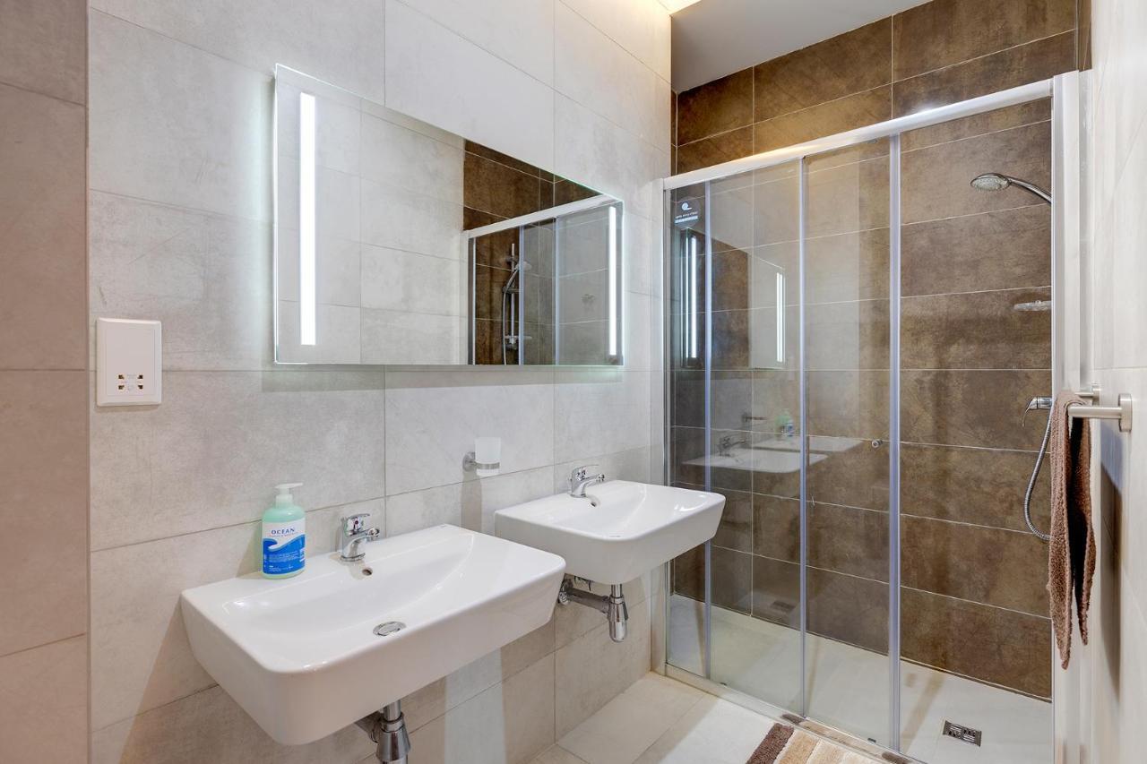 Luxe Apartment With Valletta And Harbour Views Sliema Exterior foto