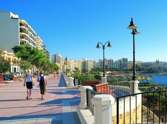 Luxe Apartment With Valletta And Harbour Views Sliema Exterior foto