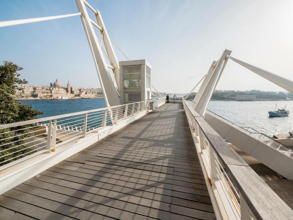 Luxe Apartment With Valletta And Harbour Views Sliema Exterior foto
